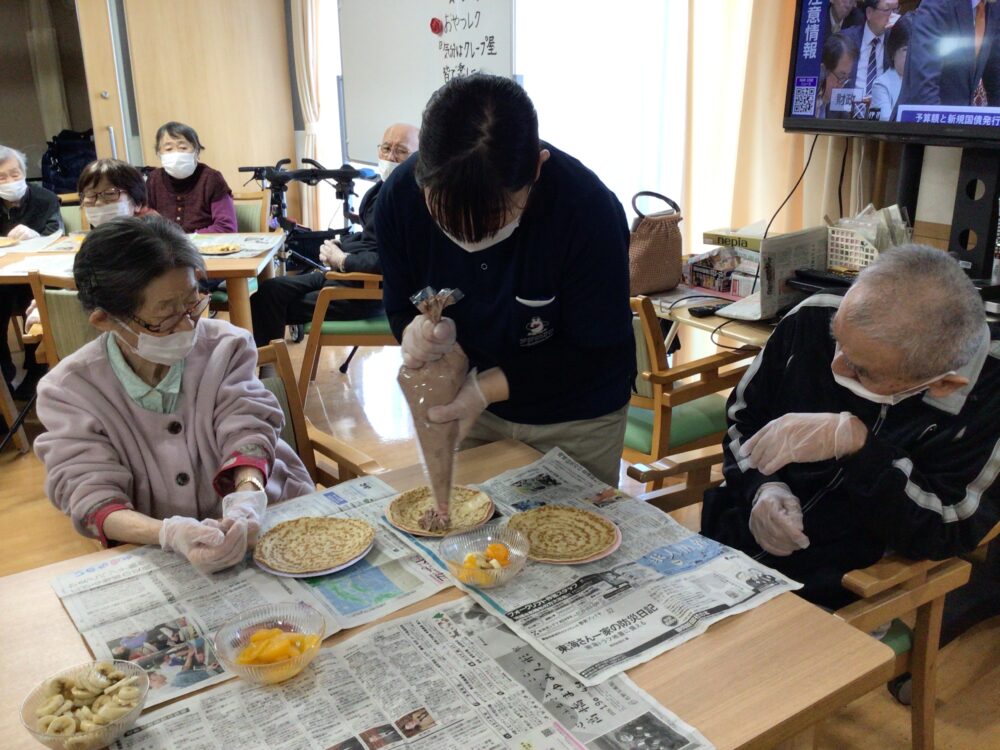 高柳デイサービス　おやつレク「クレープ作り」