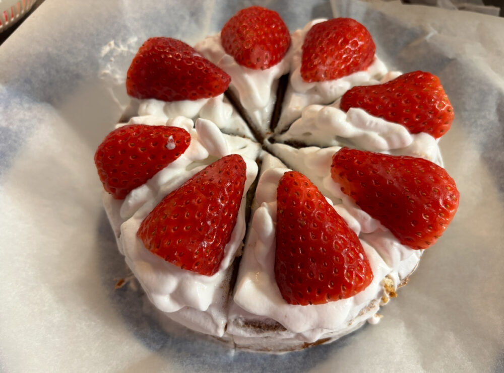 静岡市清水区デイサービス_ケーキでクリスマスをお祝いしよう！