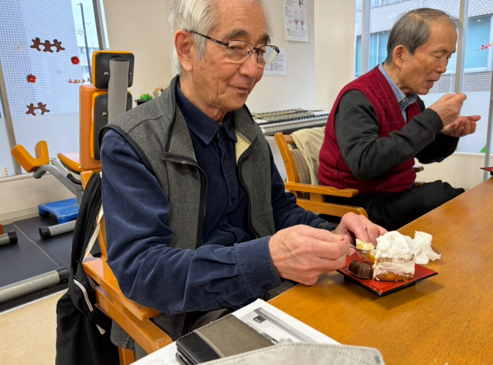 静岡市清水区デイサービス_ケーキでクリスマスをお祝いしよう！