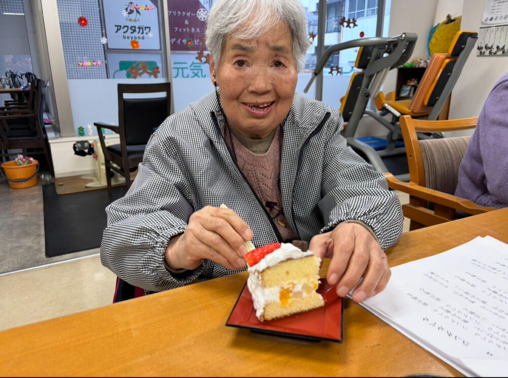 静岡市清水区デイサービス_ケーキでクリスマスをお祝いしよう！