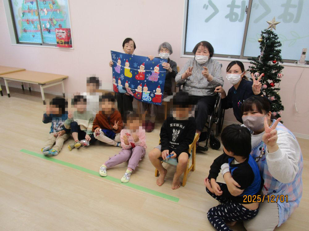 押切デイサービス　サンタクロースを届けに行こう