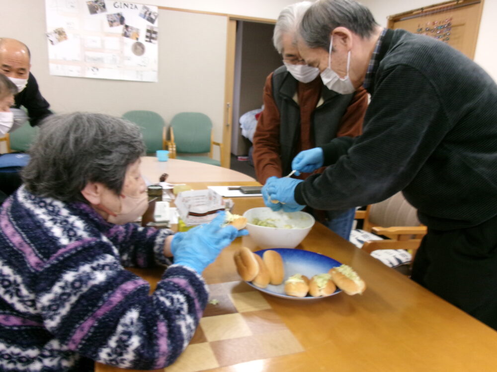 清水銀座デイサービス　B級グルメ！ポテチパン作り ～第二弾～
