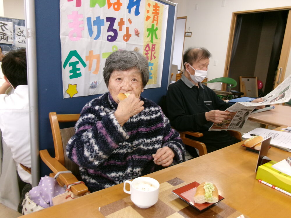 静岡市清水区デイサービス_B級グルメ！ポテチパン作り ～第二弾～