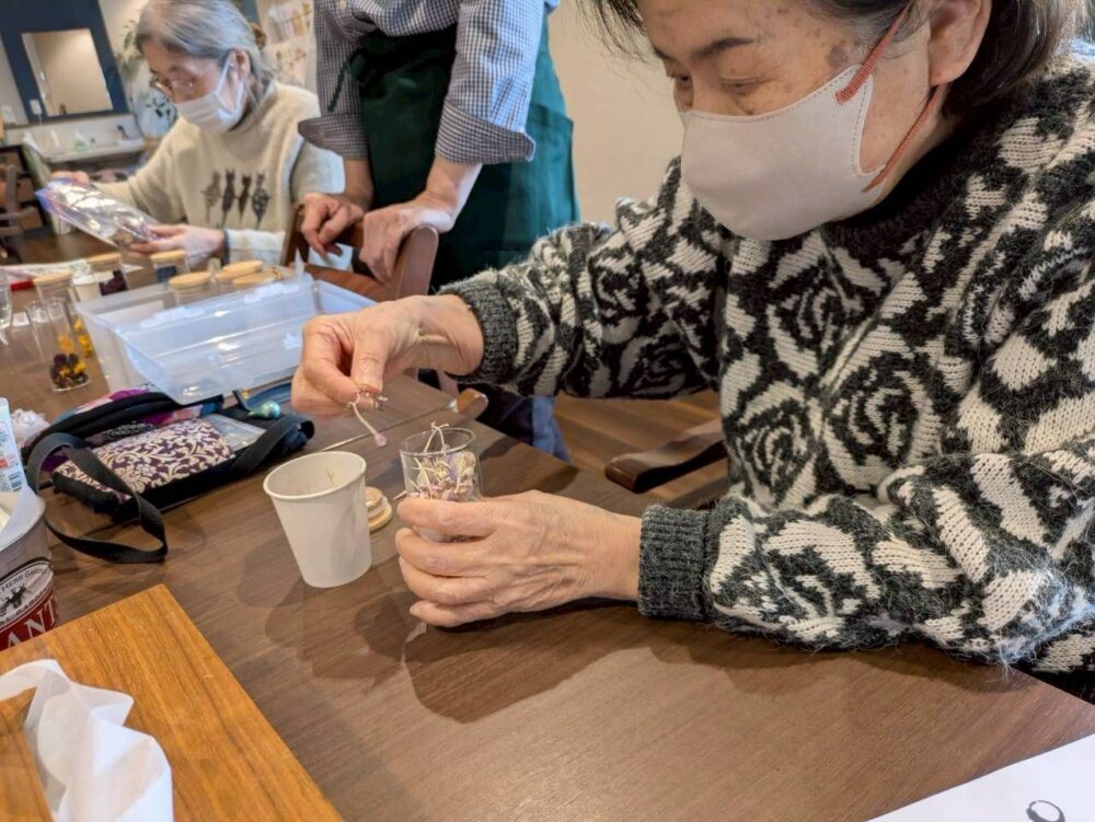 静岡市葵区デイサービス_Newカルチャー「ポプリ作り」