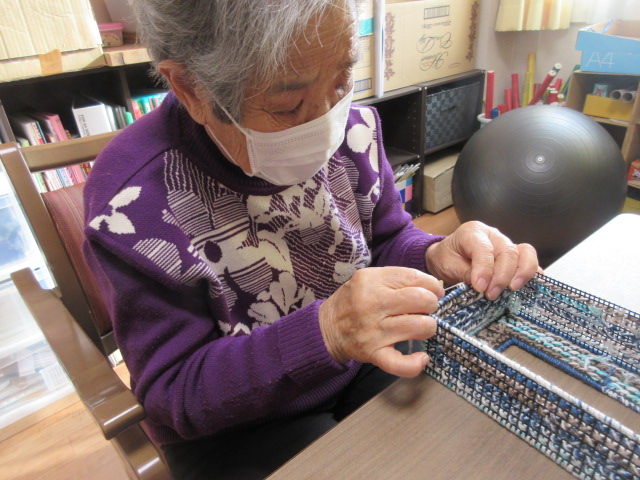 富士市デイサービス_リハネクスト～ライフ～　ティッシュボックス作り②