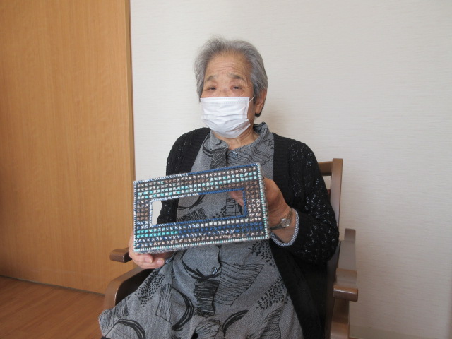 富士市デイサービス_リハネクスト~ライフ~ ティッシュボックス作り②