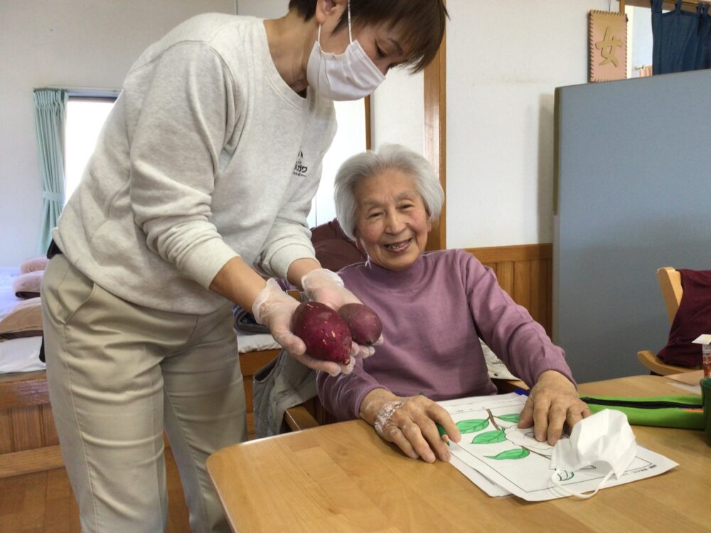 牧之原市デイサービス_スイートポテト作り