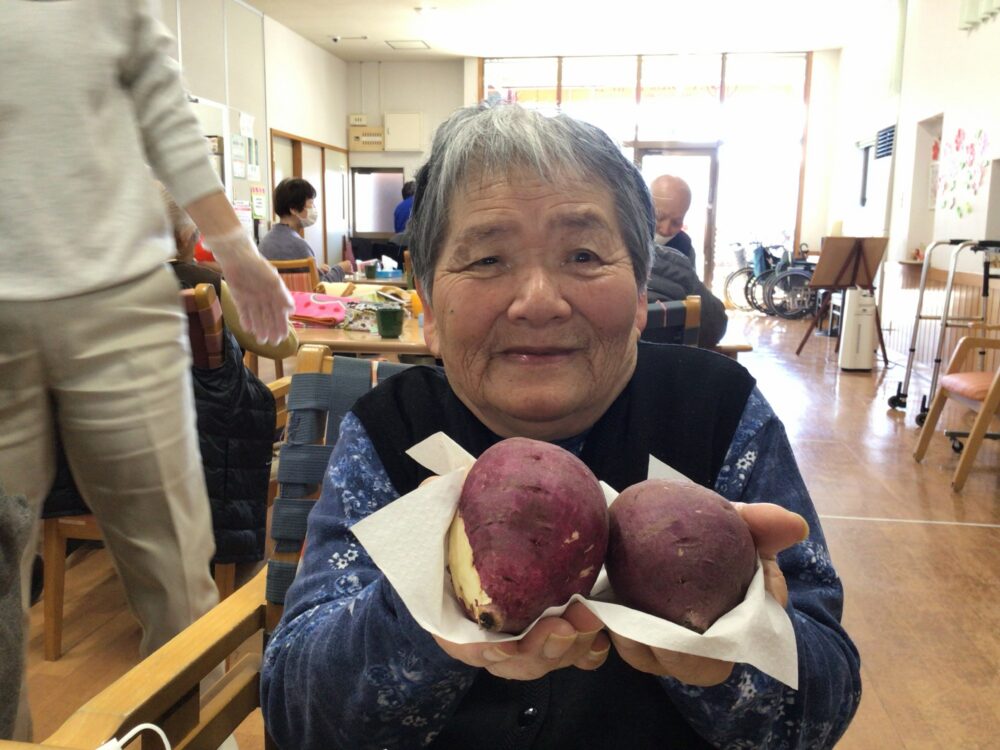 牧之原市デイサービス_スイートポテト作り