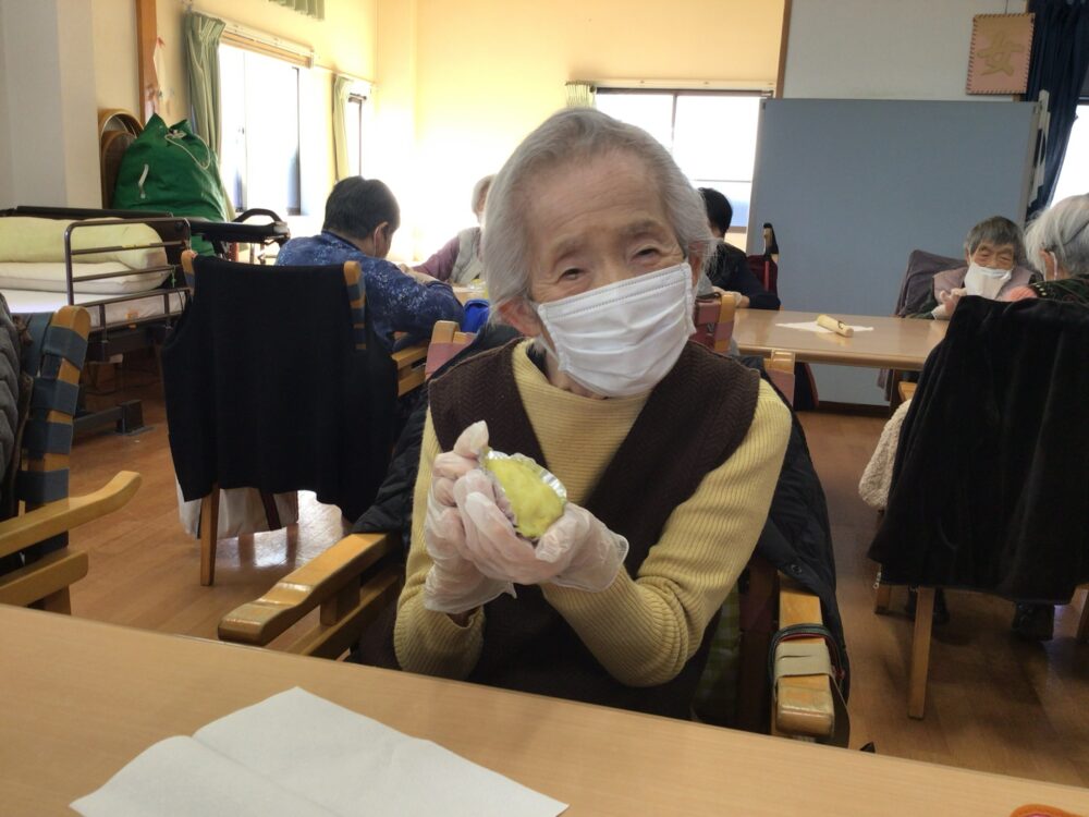 牧之原市デイサービス_スイートポテト作り