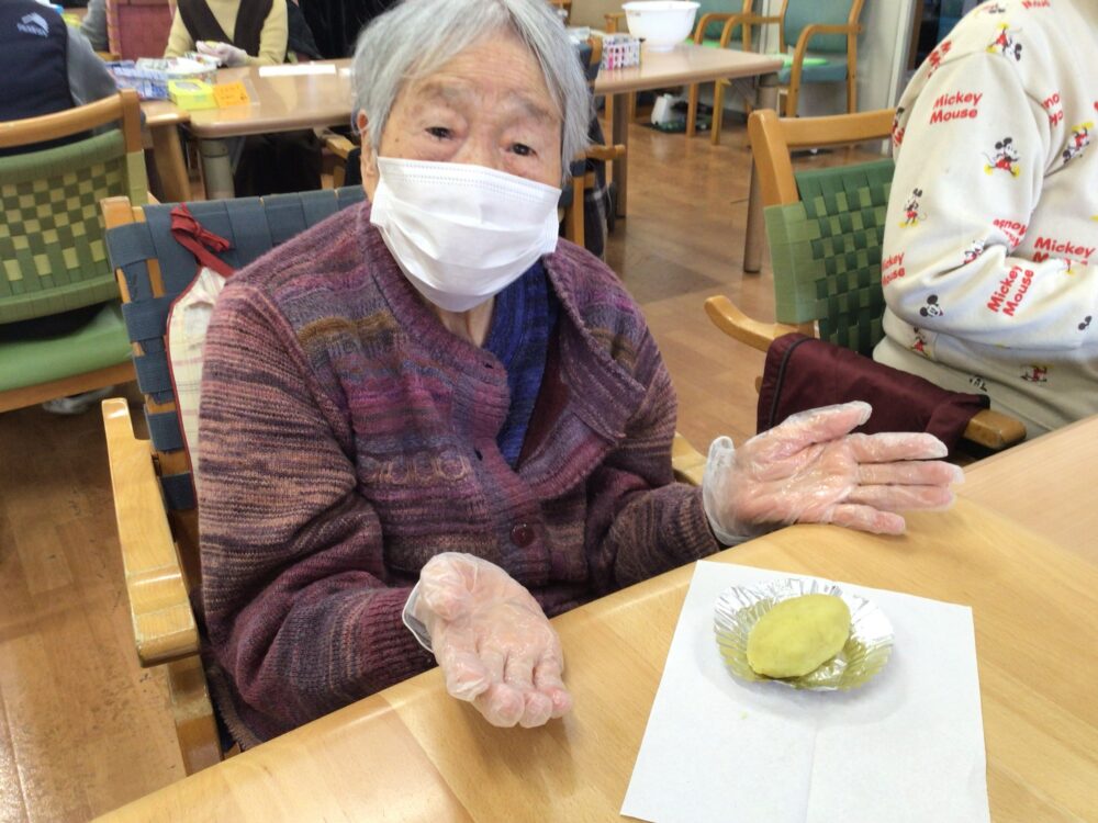 牧之原市デイサービス_スイートポテト作り