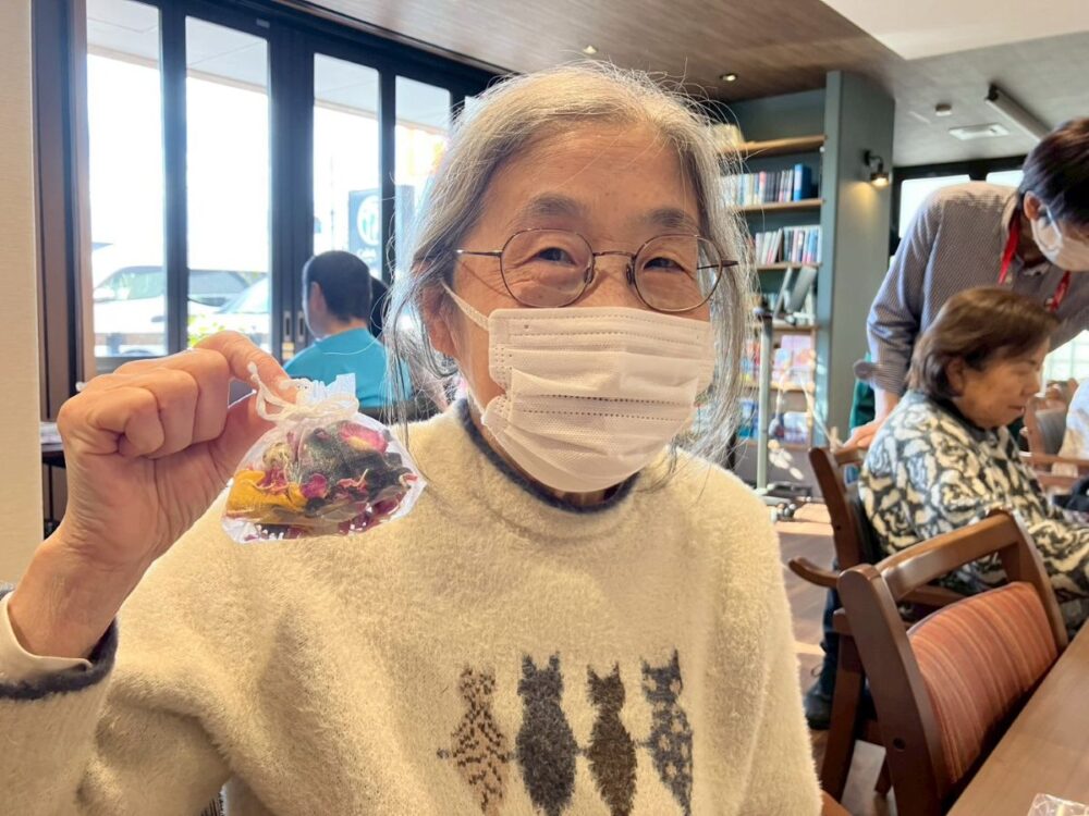 静岡市葵区デイサービス_Newカルチャー「ポプリ作り」