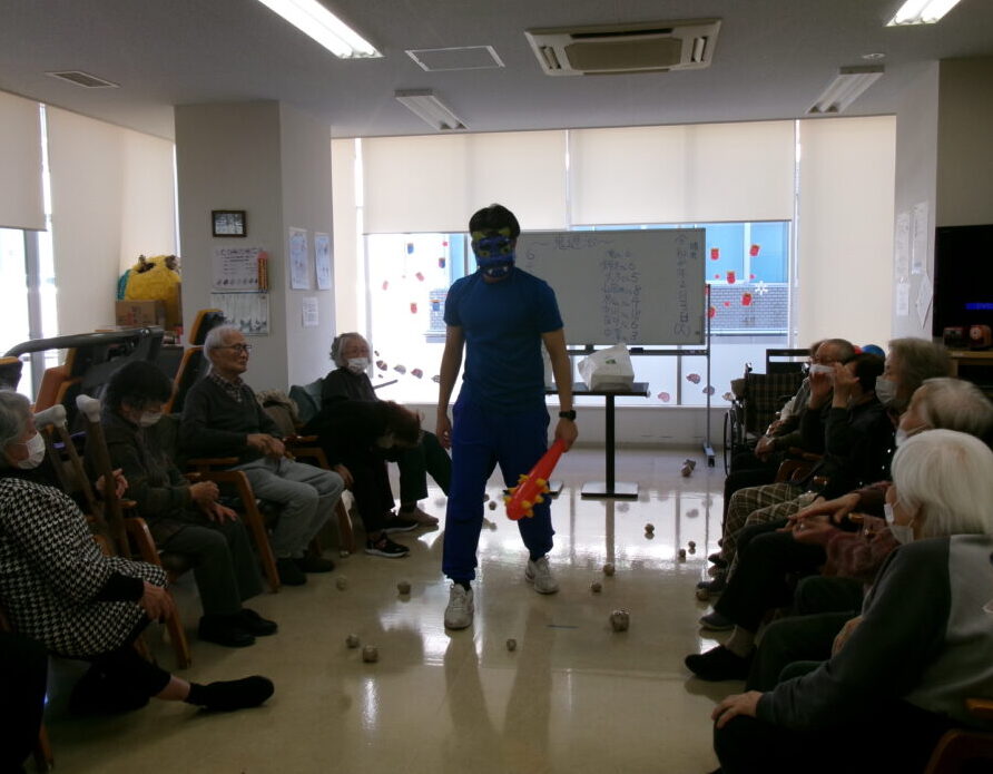 清水銀座デイサービス 春の節分のお祝い 豆まきで鬼退治!