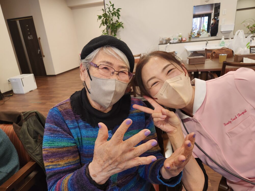 沼津市デイサービス_「カルチャー・メイク教室の様子」