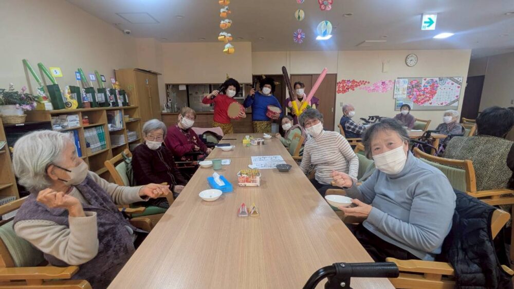 駿東郡長泉町デイサービス_レッツ豆まき！鬼を退治せよ！