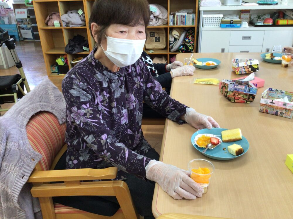 牧之原市デイサービス_クッキングクラブ　～カップショートケーキづくり～