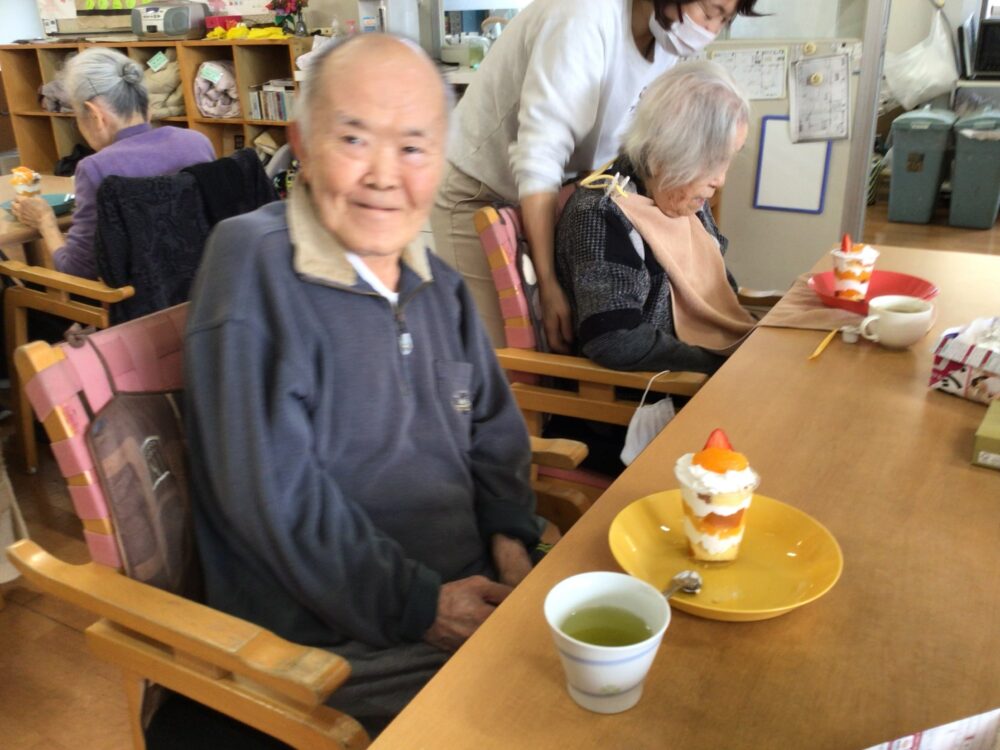 牧之原市デイサービス_クッキングクラブ　～カップショートケーキづくり～