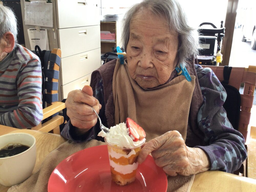 牧之原市デイサービス_クッキングクラブ　～カップショートケーキづくり～