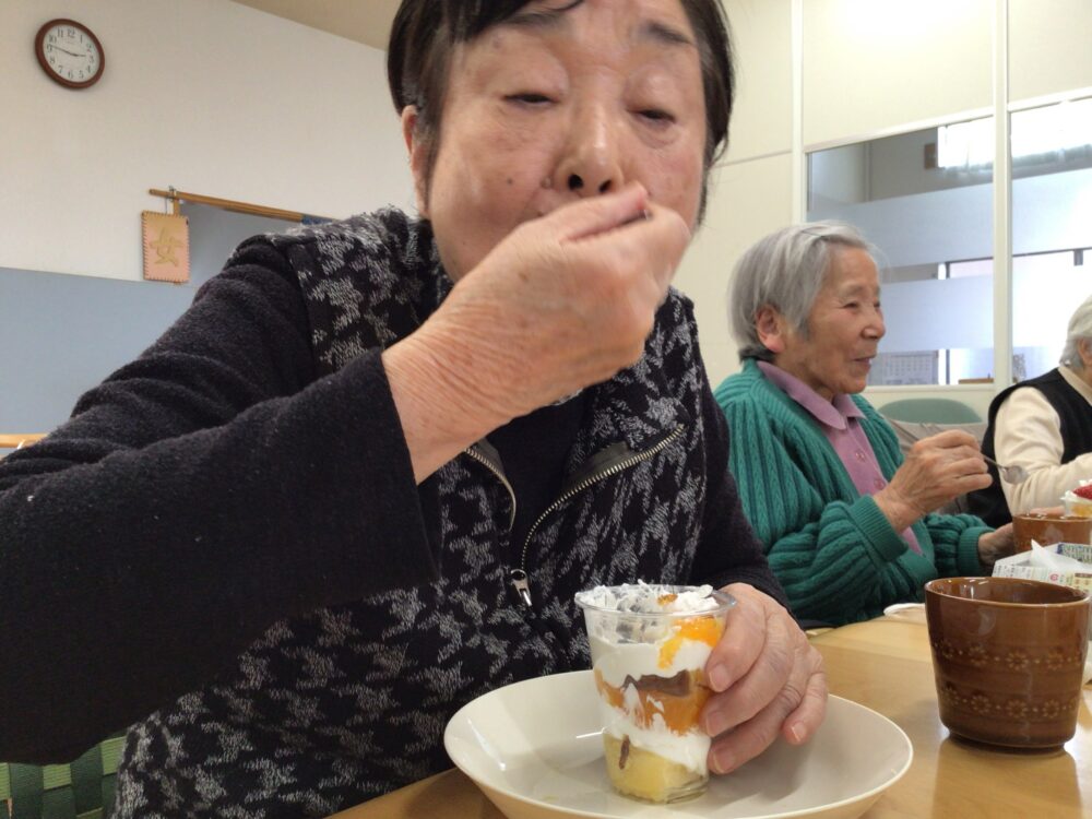 牧之原市デイサービス_クッキングクラブ　～カップショートケーキづくり～