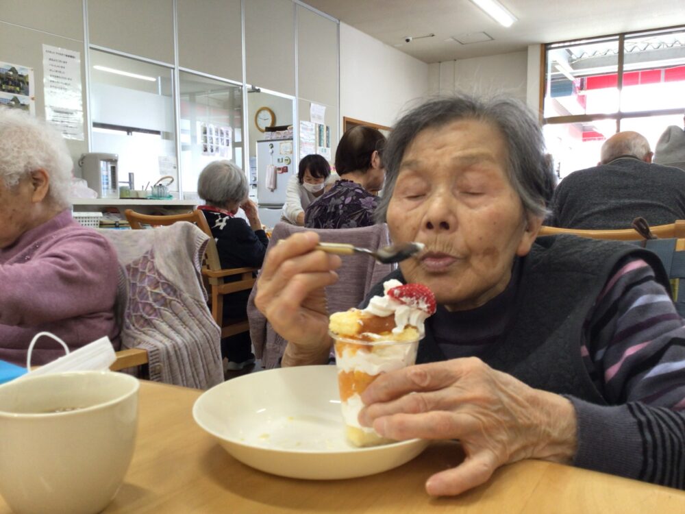 牧之原市デイサービス_クッキングクラブ　～カップショートケーキづくり～