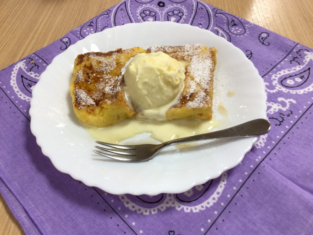 高柳デイサービス おやつレク「フレンチトースト♡アイス添え」