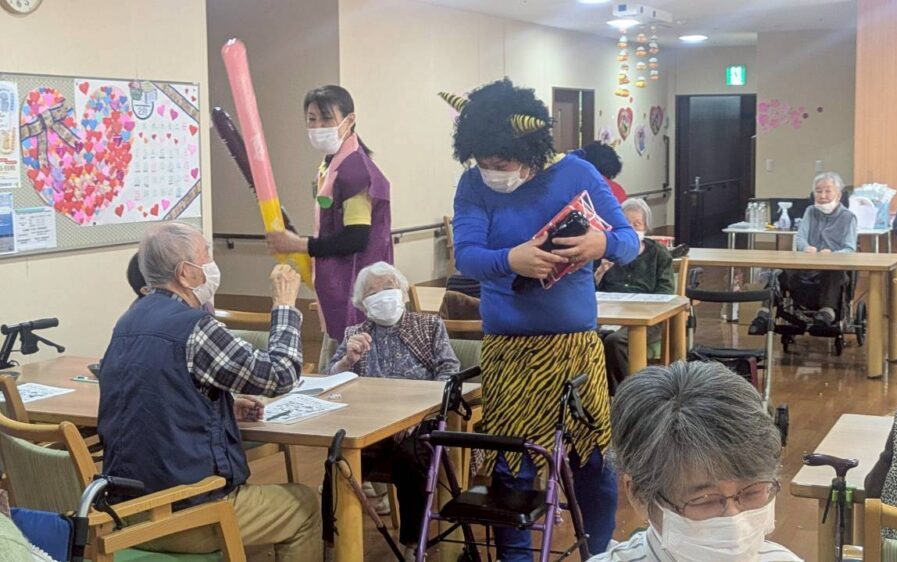 駿東郡長泉町デイサービス_レッツ豆まき！鬼を退治せよ！